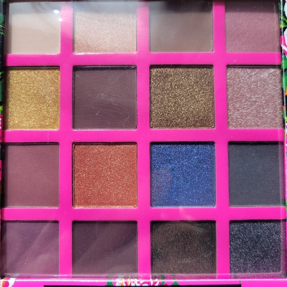 Betsey Johnson Mascara & Eyeliner kit and eyeshadow pallette BNIB DUO - Picture 9 of 12